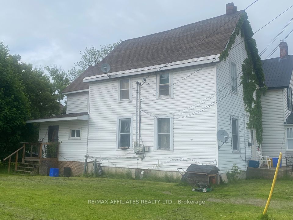 14 Lanark Street, Smiths Falls, ON K7A 1K6