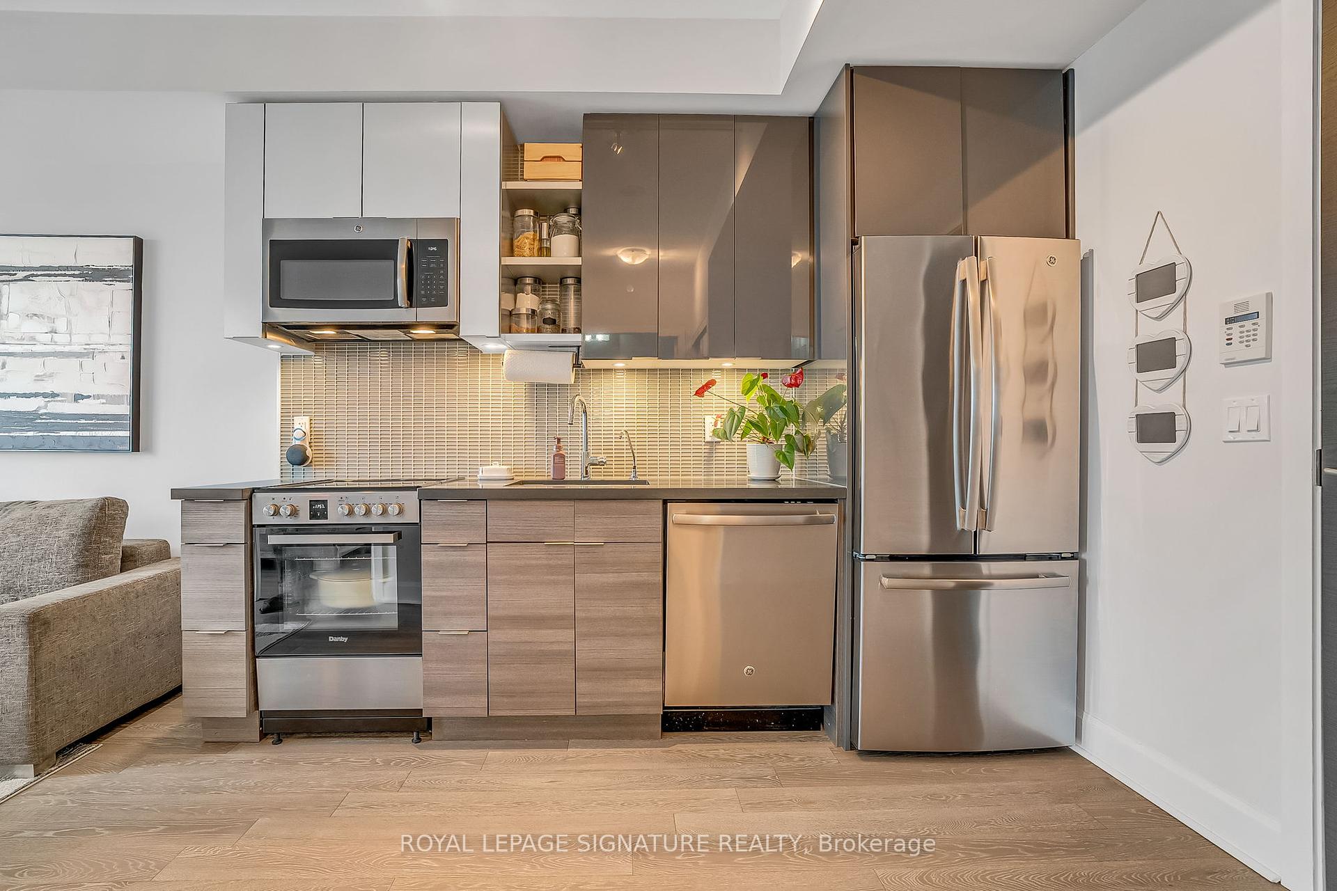 1 Bedroom Condo at 33 Shore Breeze, Toronto For sale