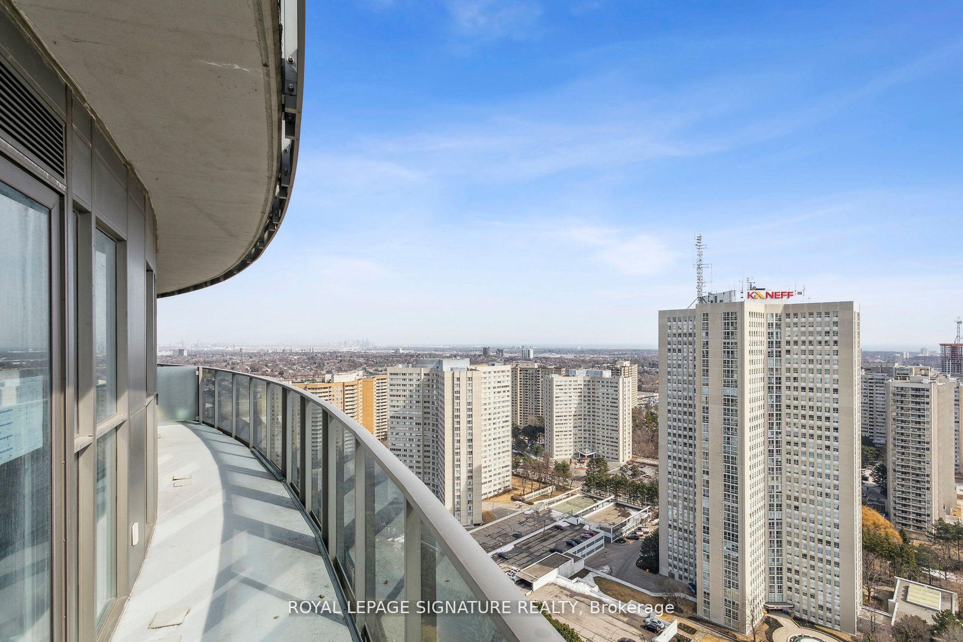 3 Bedrooms Condo at 60 Absolute, Mississauga For sale