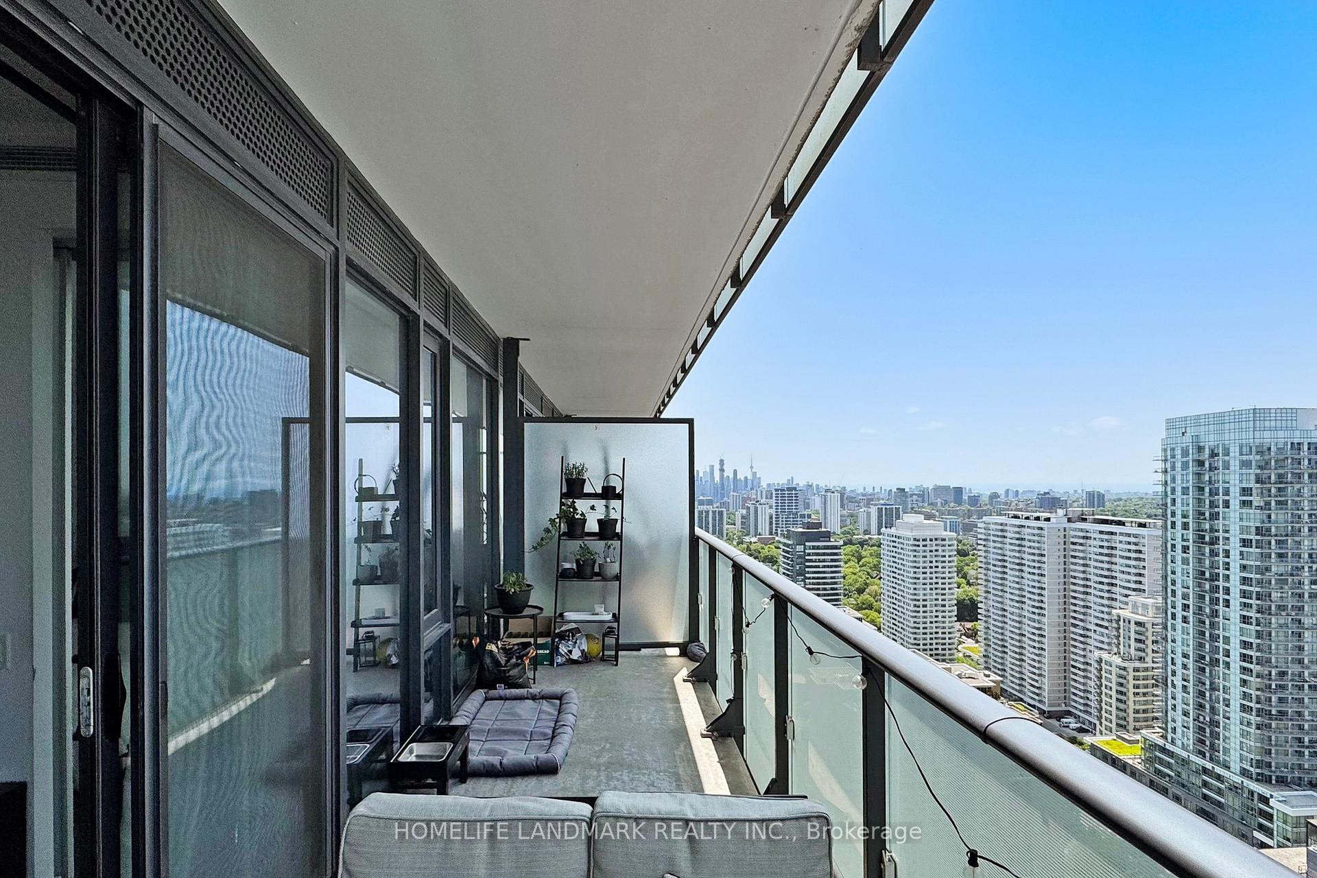 2 Bedrooms Condo at 185 Roehampton, Toronto For sale