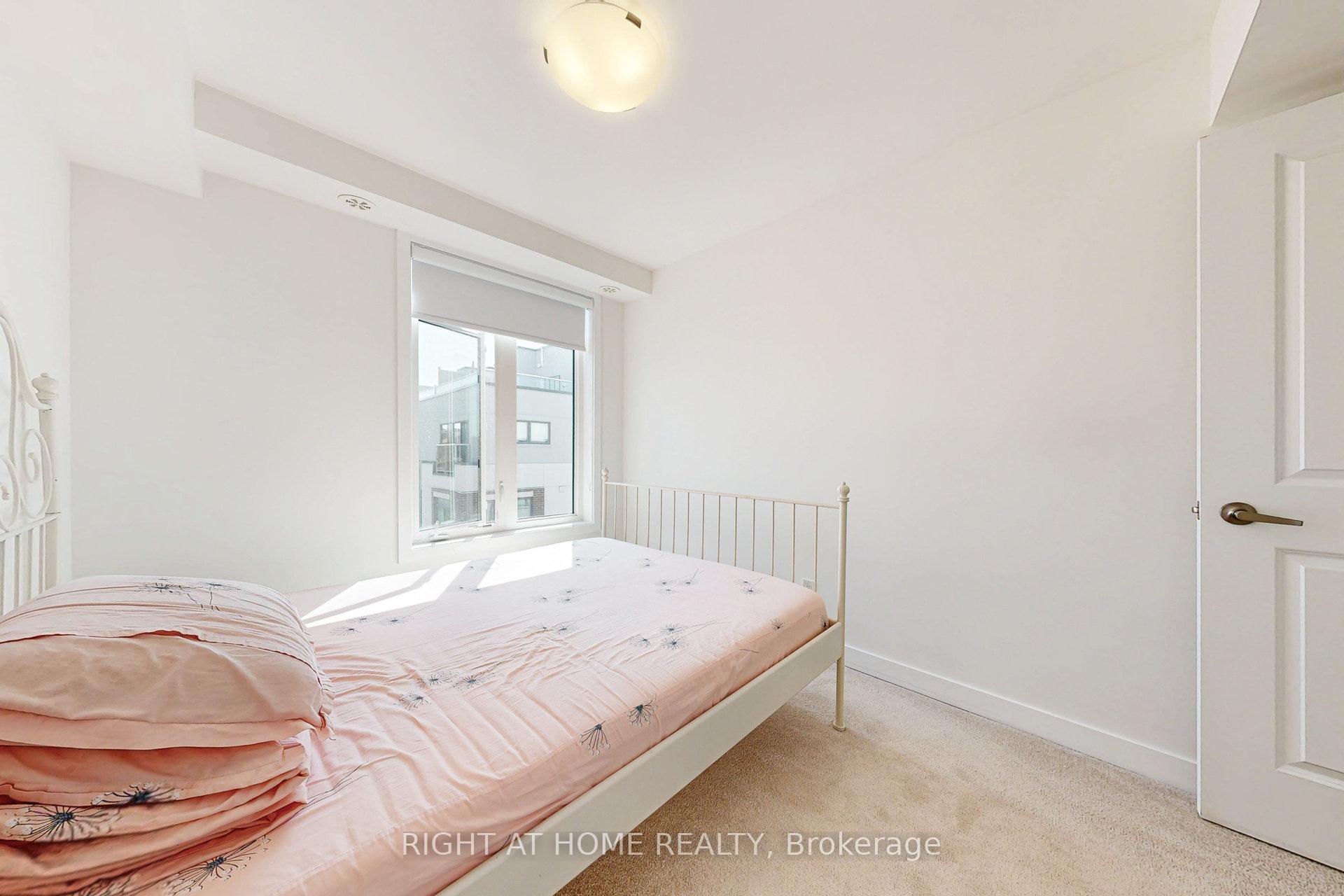 2 Bedrooms Condo at 3058 Sixth, Oakville For sale