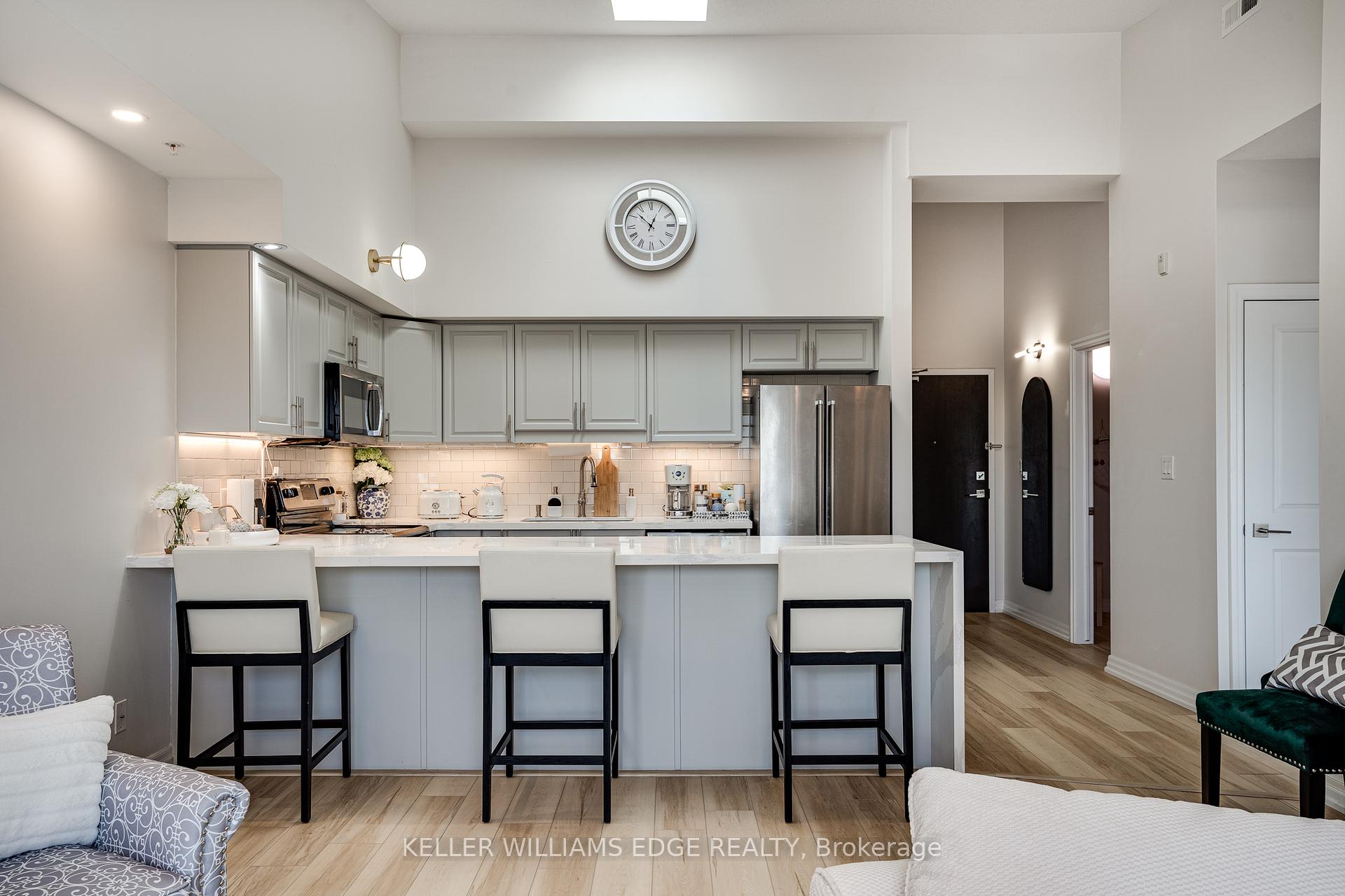 2 Bedrooms Condo at 170 Rockhaven,  Hamilton For sale