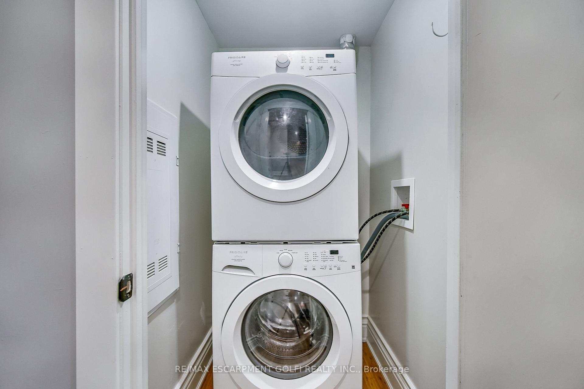 1 Bedroom Condo at 200 STINSON, Hamilton For sale