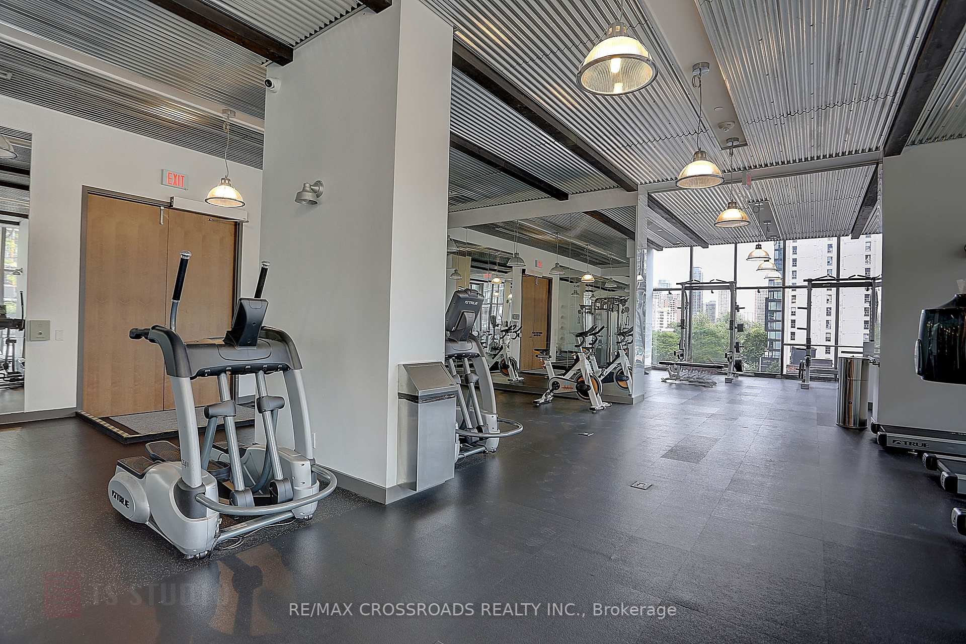 2 Bedrooms Condo at 5 St Joseph, Toronto For sale