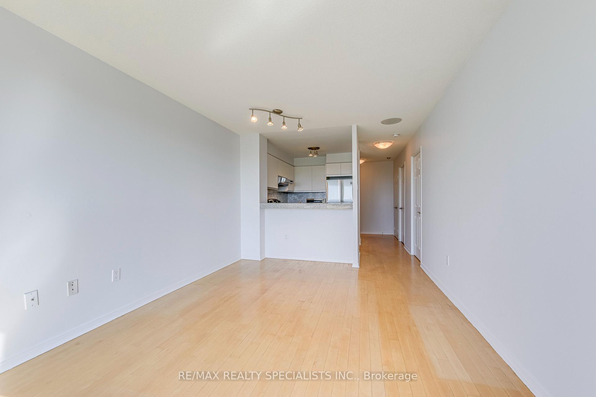 2 Bedrooms Condo at 2177 Burnhamthorpe, Mississauga For sale