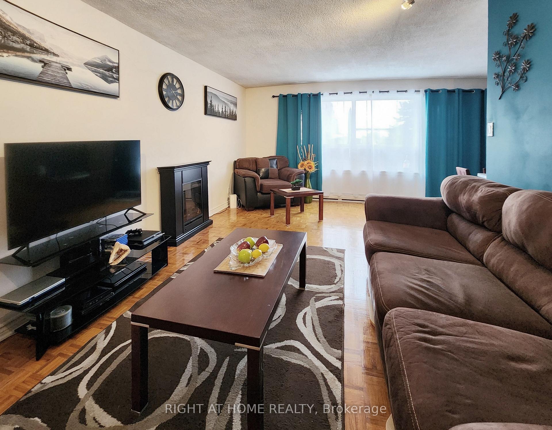 2 Bedrooms Condo at 5877 Bathurst,  Toronto For sale