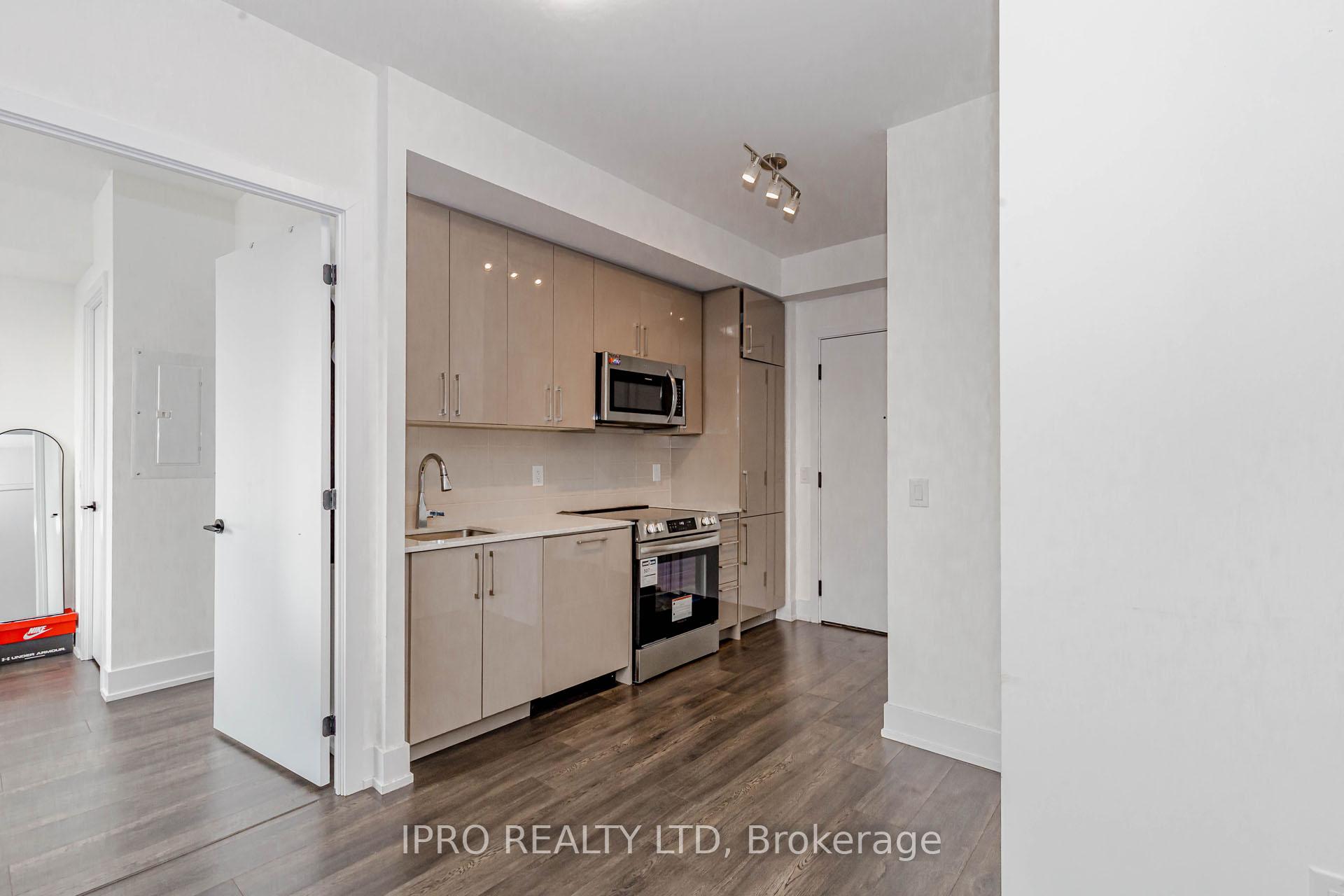 2 Bedrooms Condo at 2450 OLD BRONTE, Oakville For sale