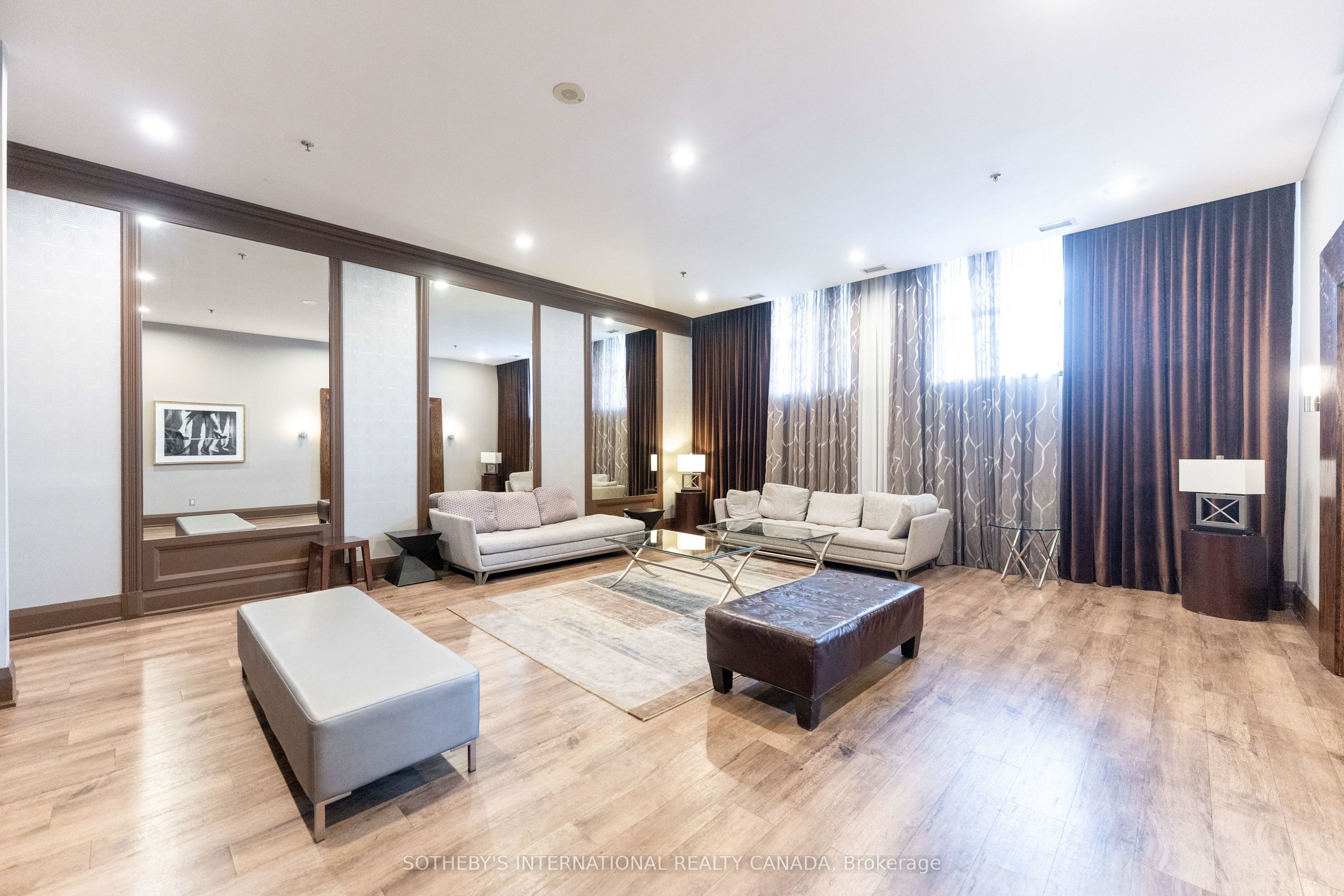 438 Richmond Street W, #1406