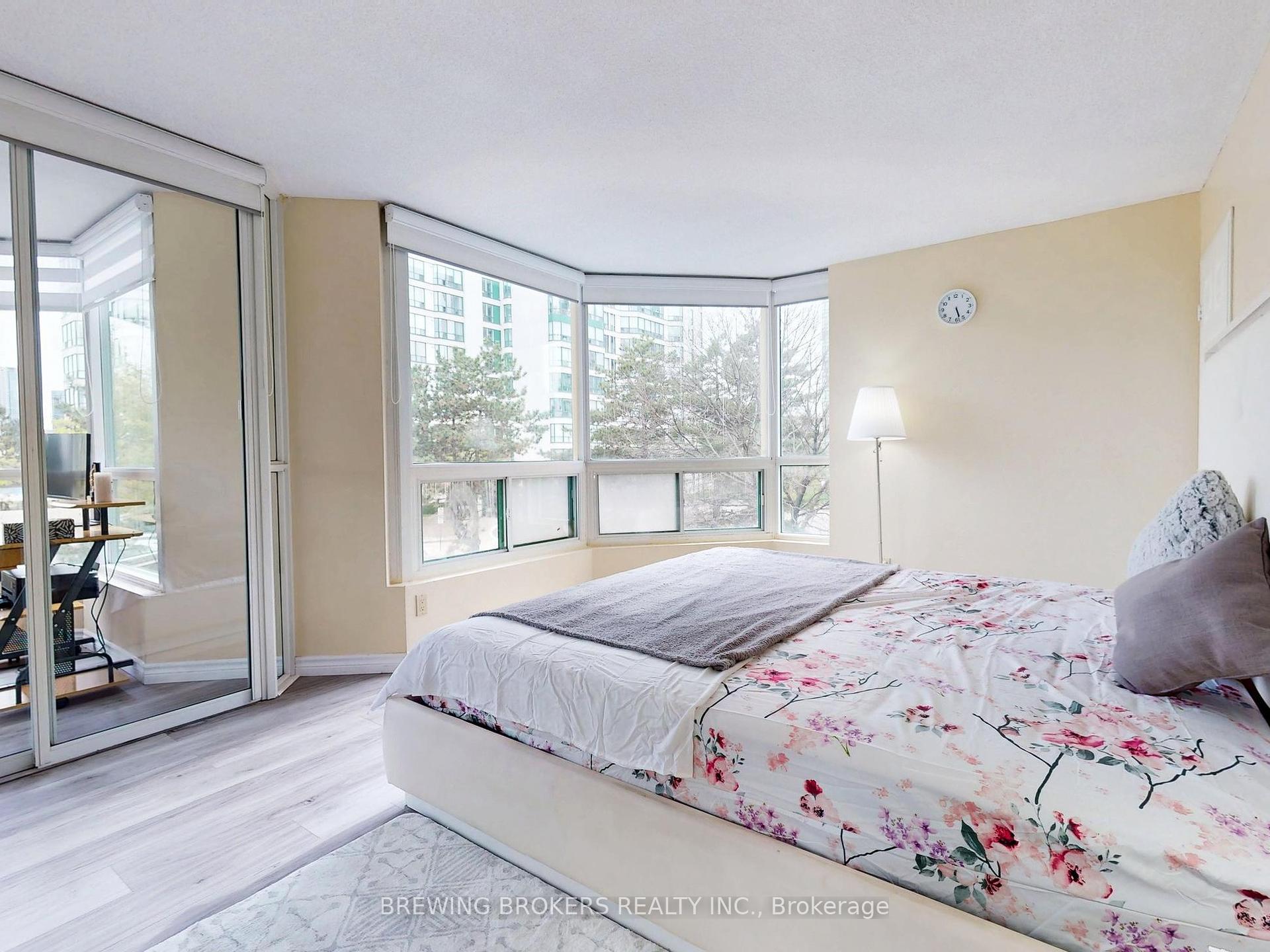 3 Bedrooms Condo at 4450 Tucana, Mississauga For sale