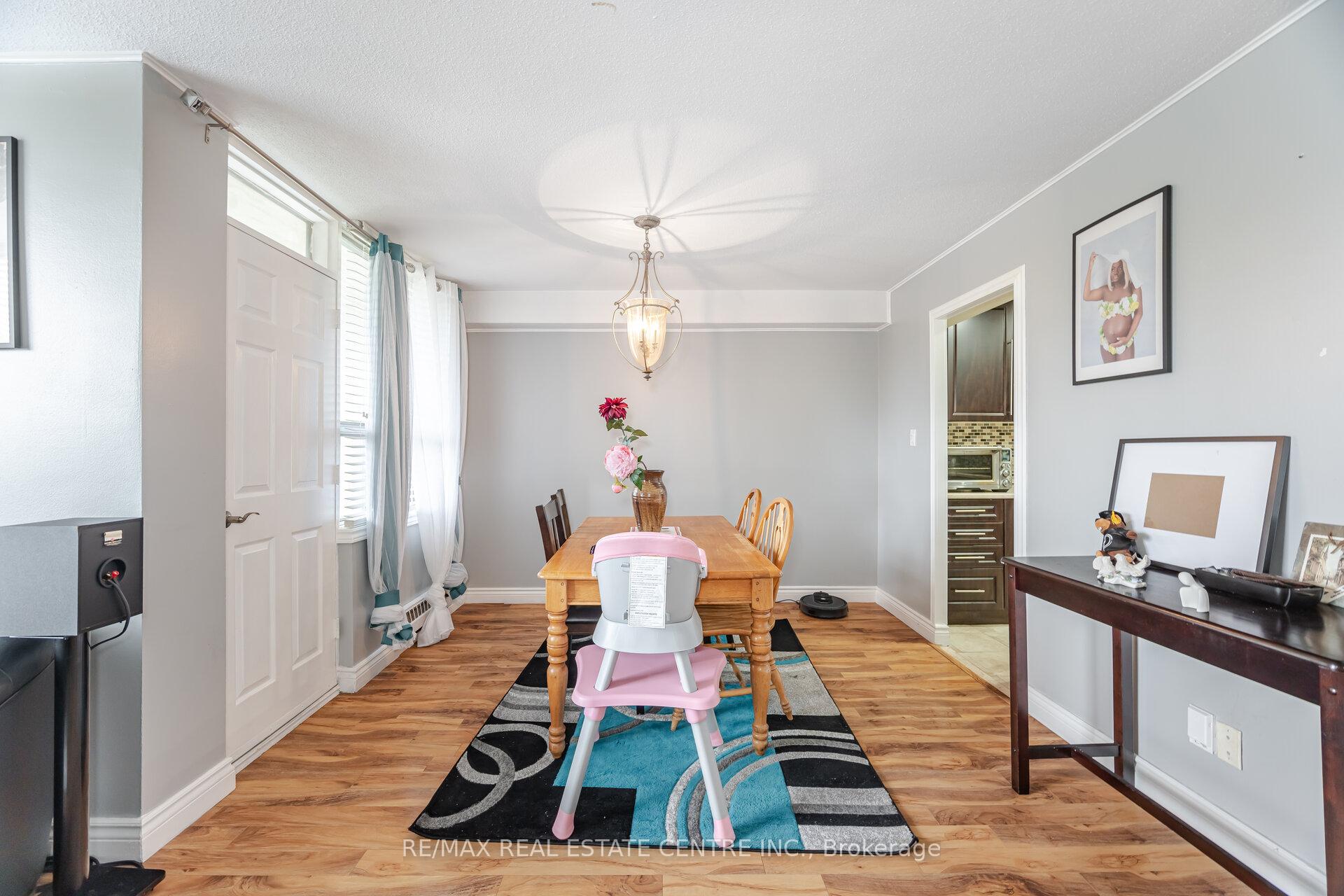 2 Bedrooms Condo at 2825 Islington, Toronto For sale