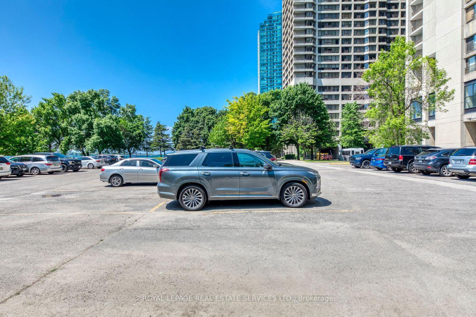 2 Bedrooms Condo at 33 Harbour, Toronto For sale