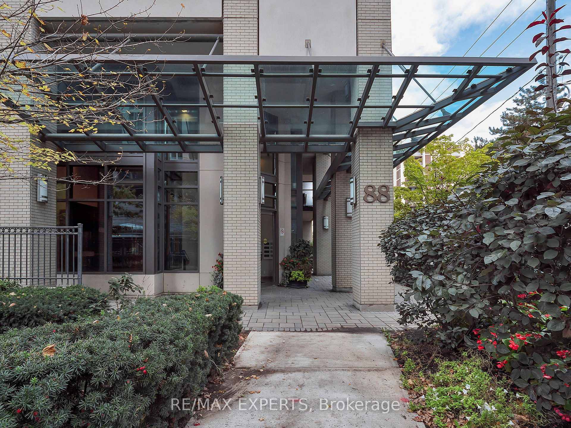 1 Bedroom Condo at 88 Broadway,  Toronto For sale