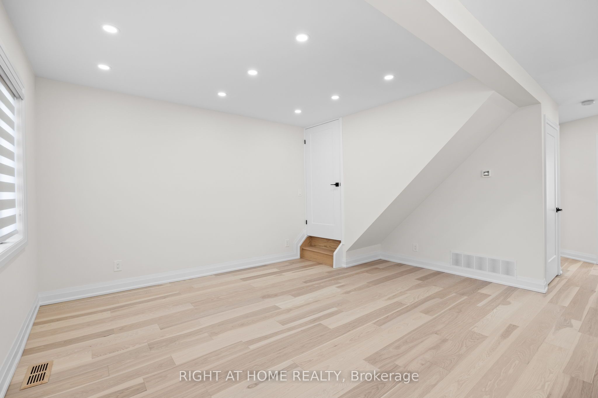 961 Victoria Park Avenue
