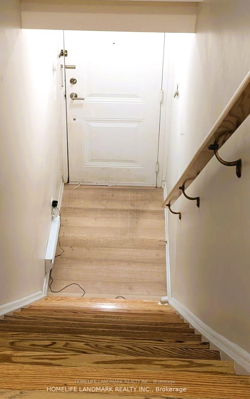 2 Bedrooms Condo at 80 Orchid Place,  Toronto For sale