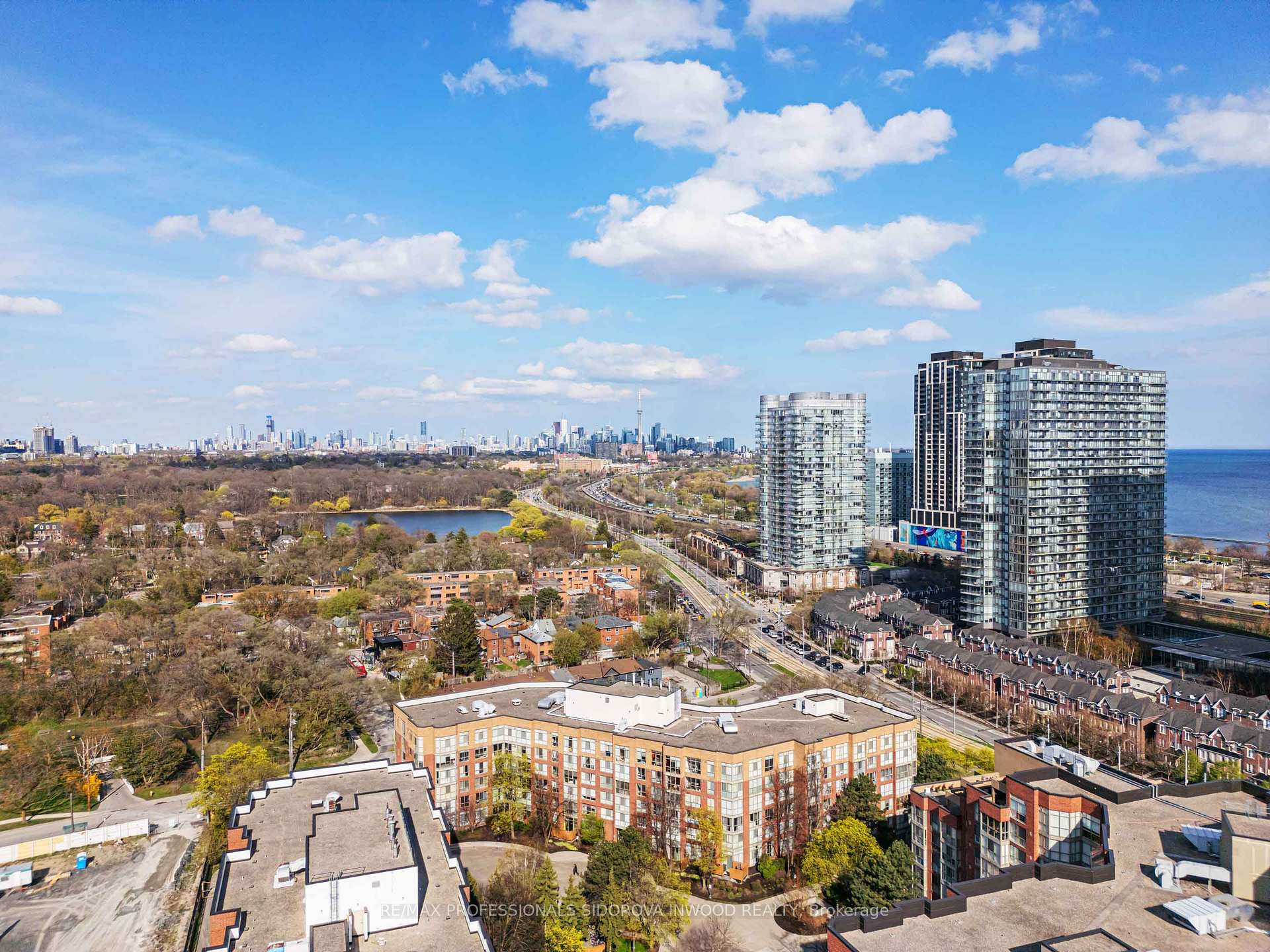 3 Bedrooms Condo at 20 Southport, Toronto For sale