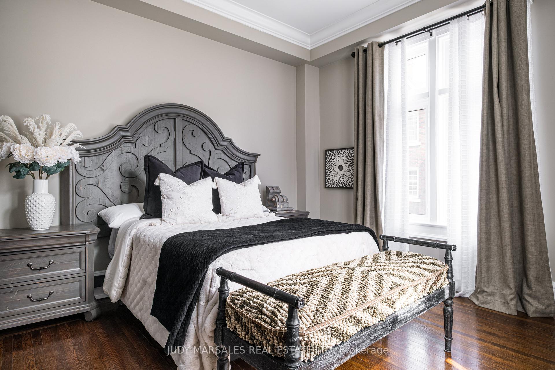 2 Bedrooms Condo at 86 Herkimer,  Hamilton For sale