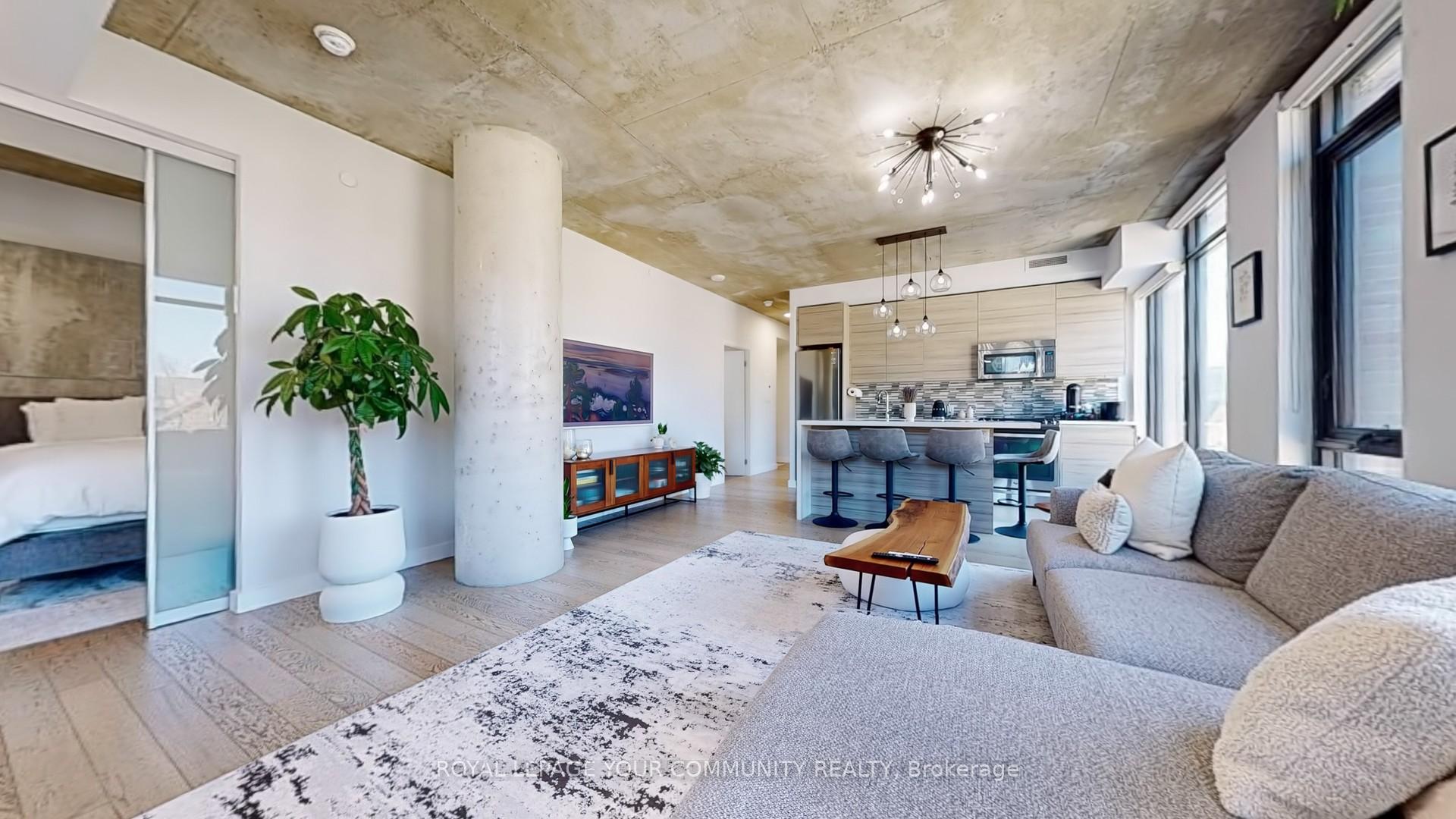 2 Bedrooms Condo at 111 Bathurst, Toronto For sale