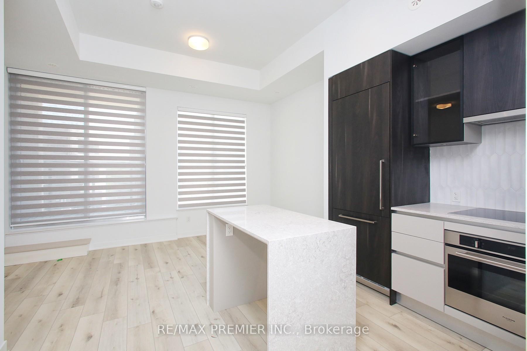 2 Bedrooms Condo at 3020 Trailside, Oakville For sale