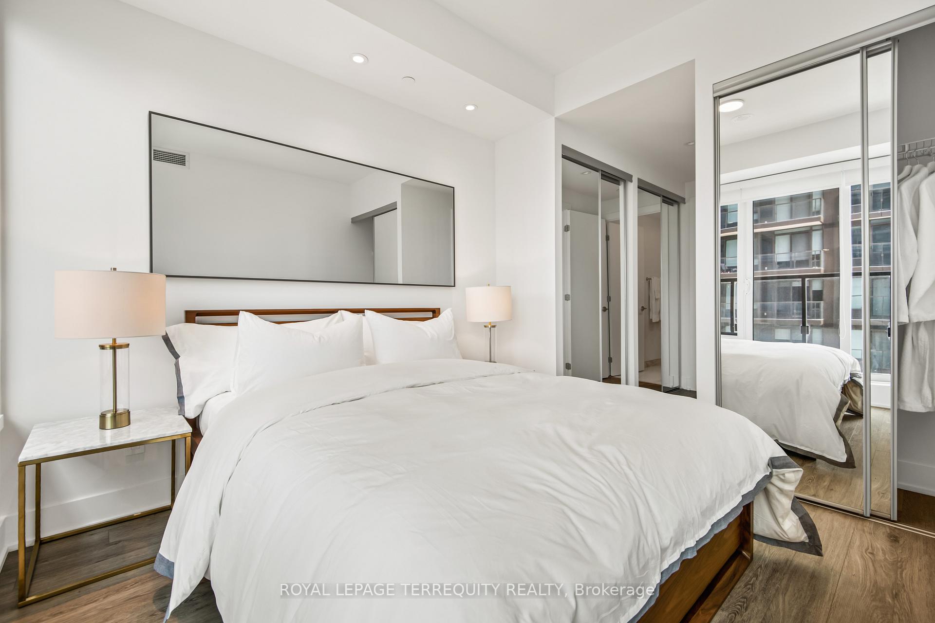 3 Bedrooms Condo at 1926 Lake Shore, Toronto For sale