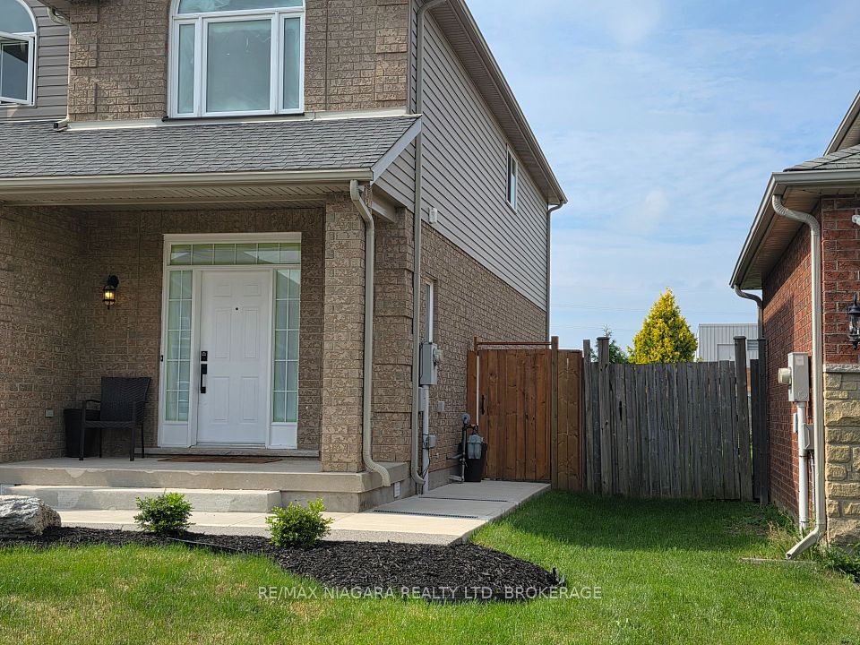 8383 Heikoop Crescent