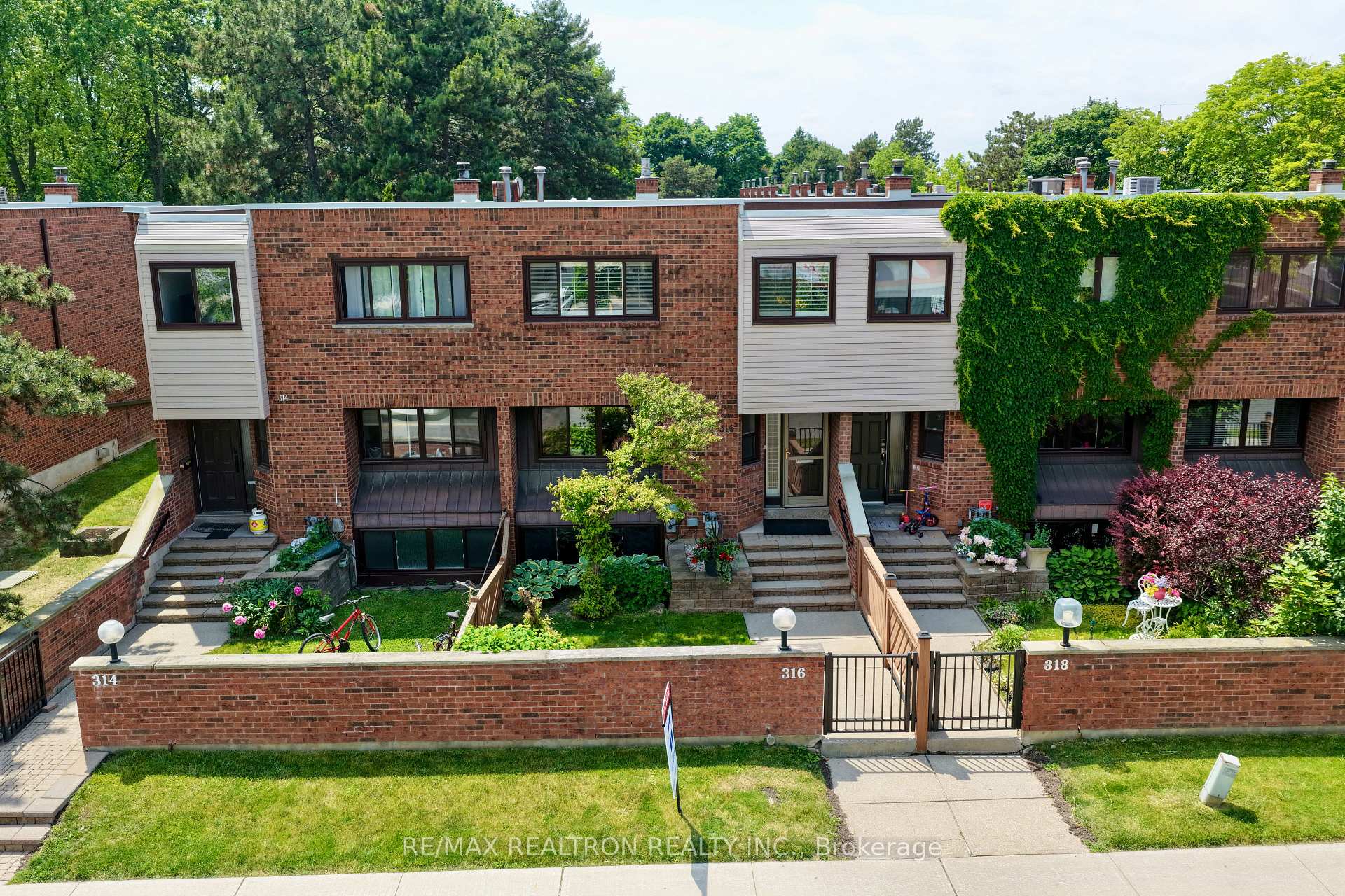 4 Bedrooms Condo at 316 Torresdale, Toronto For sale