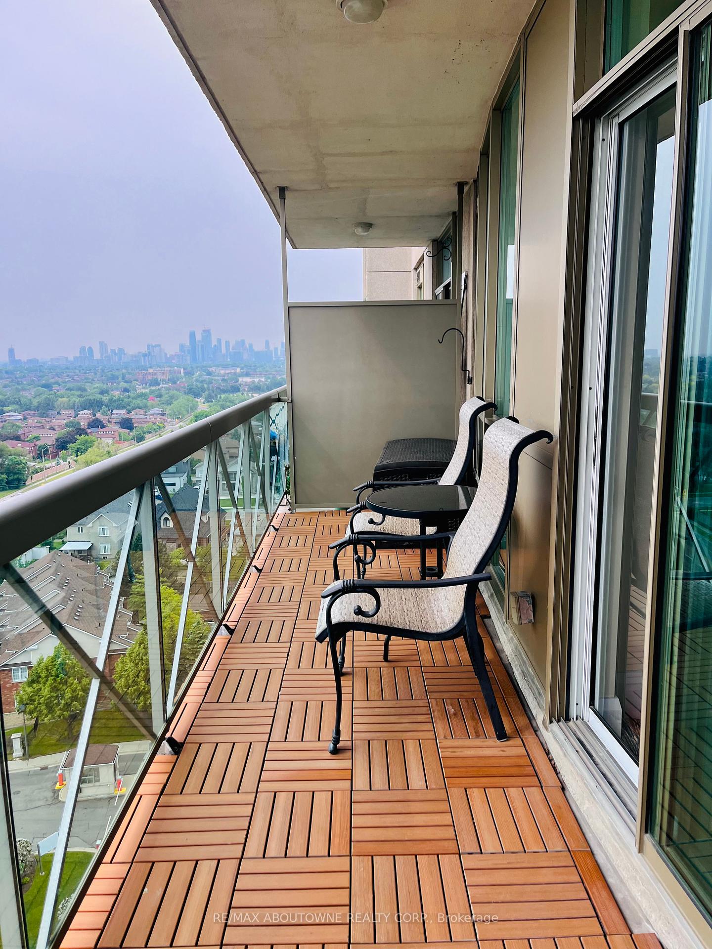 2 Bedrooms Condo at 1359 Rathburn, Mississauga For sale