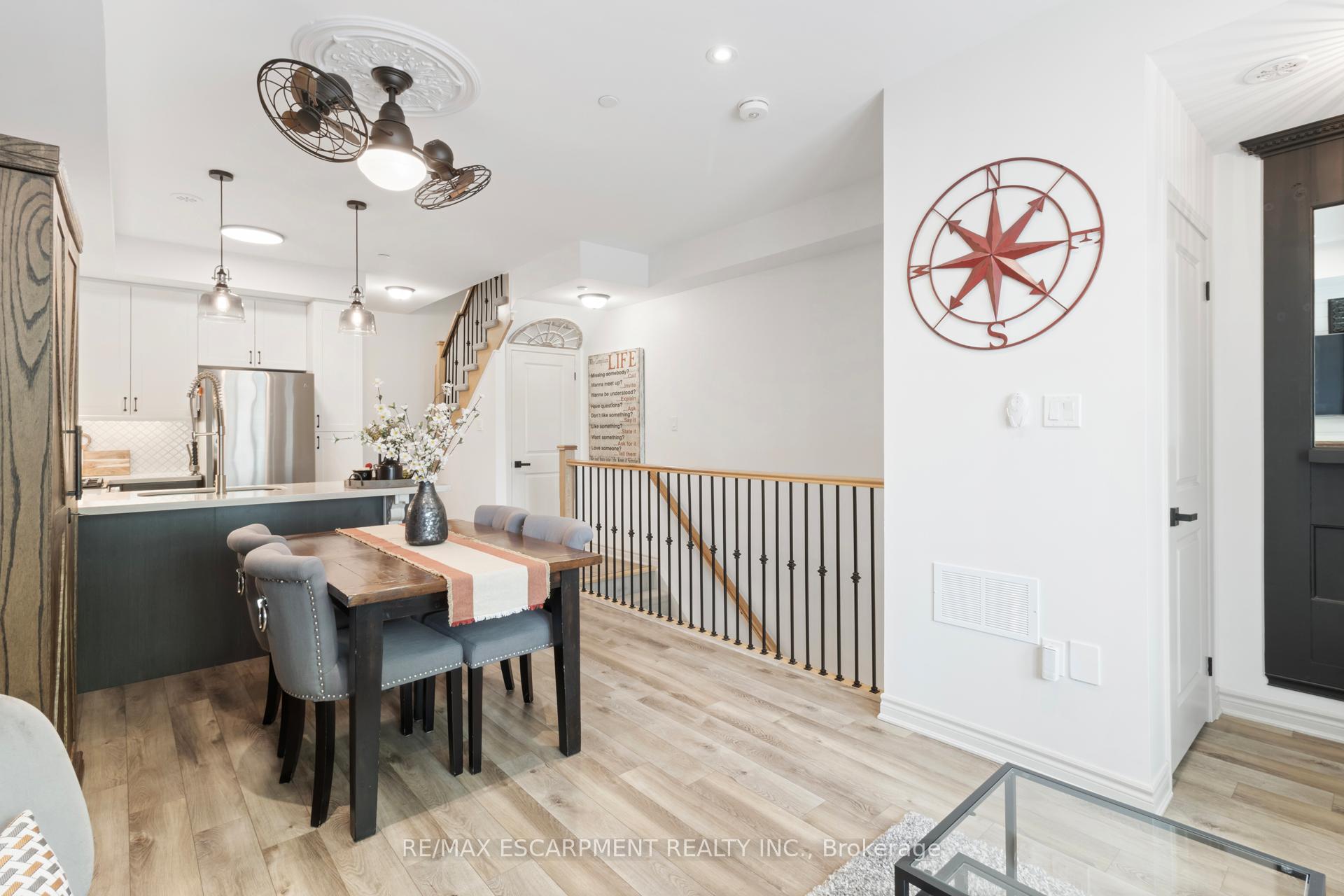 3 Bedrooms Condo at 2232 Bromsgrove, Mississauga For sale