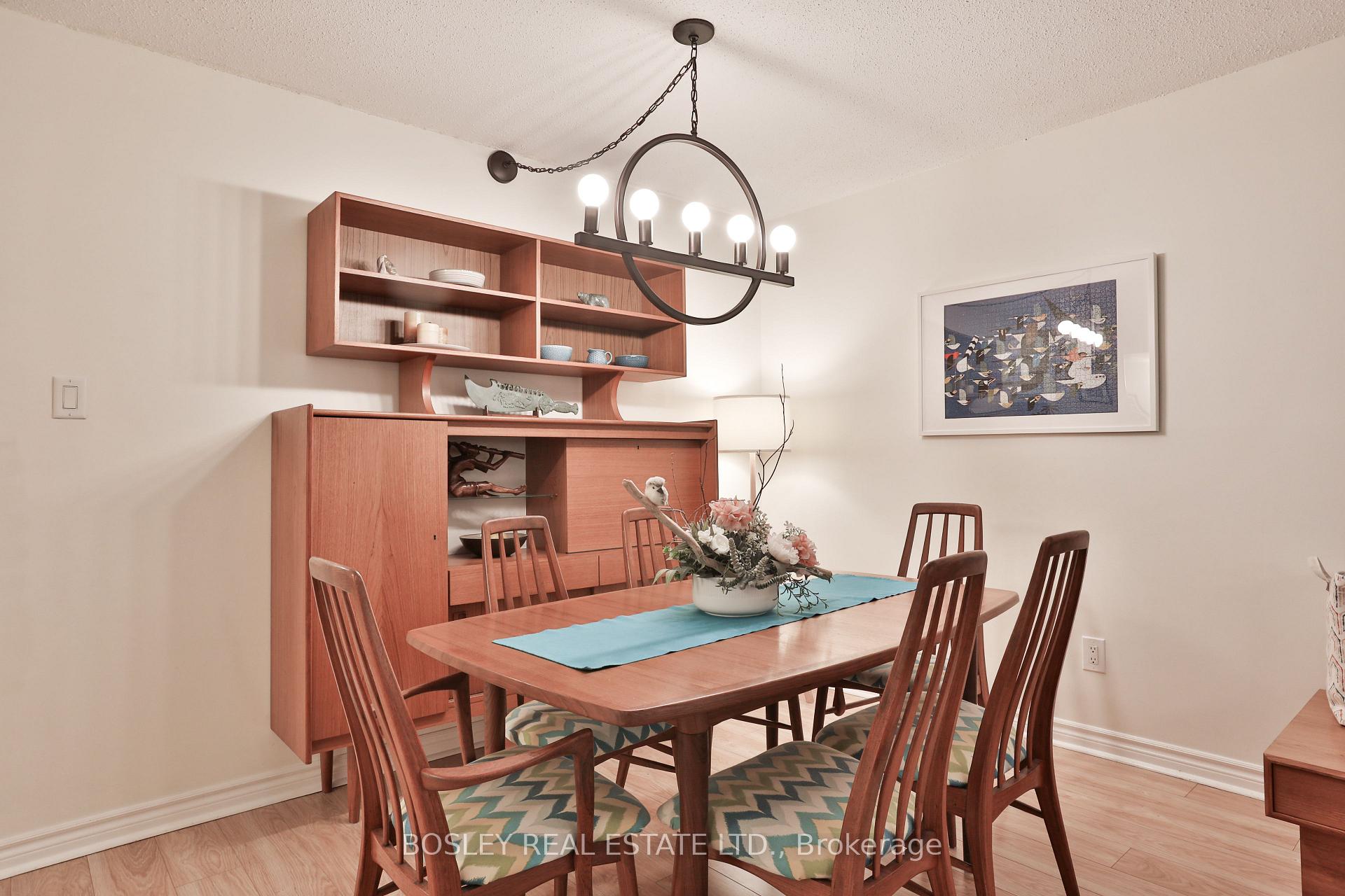 3 Bedrooms Condo at 1250 Mississauga Valley, Mississauga For sale