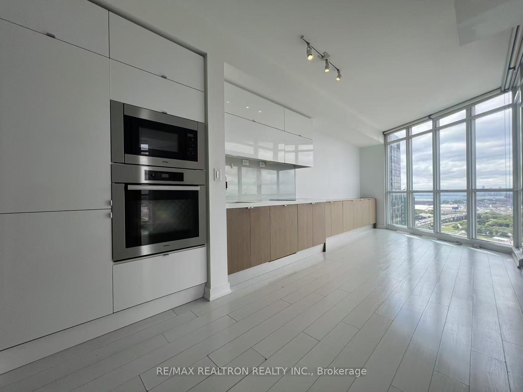 1 Bedroom Condo at 21 Iceboat, Toronto For sale