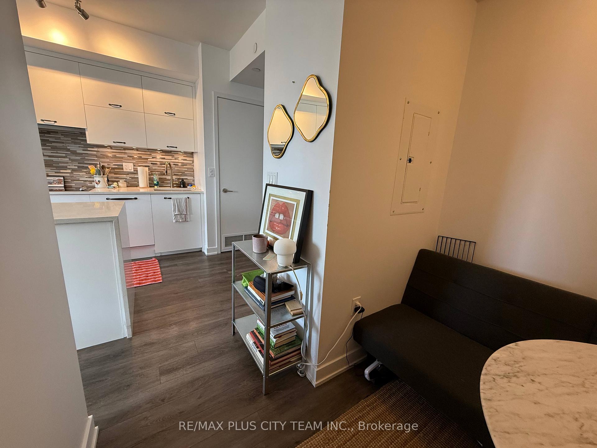 2 Bedrooms Condo at 106 Dovercourt, Toronto For sale