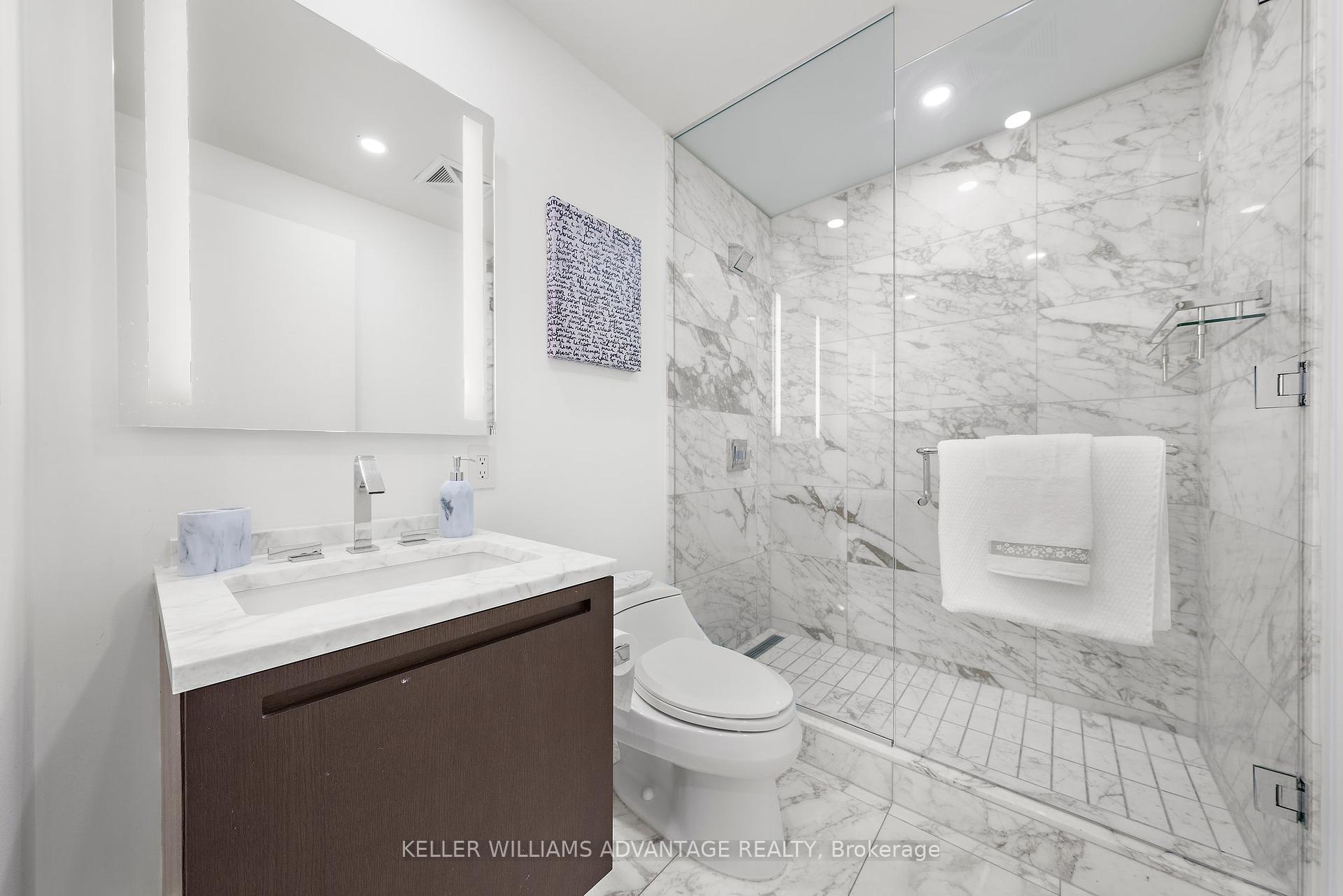 2 Bedrooms Condo at 180 University, Toronto For sale