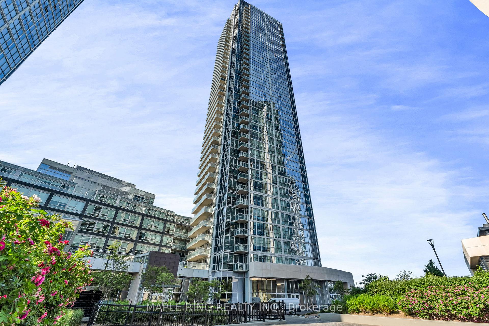 3 Bedrooms Condo at 2908 Highway 7, Vaughan For sale