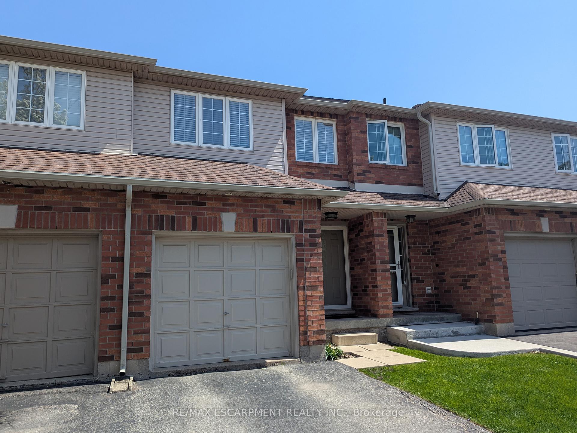 3 Bedrooms Condo at 174 Highbury, Hamilton For sale