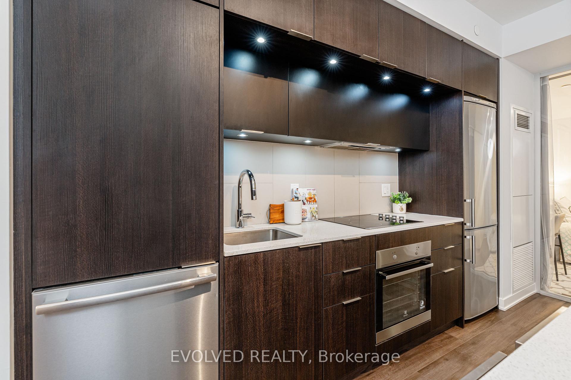 2 Bedrooms Condo at 55 Regent Park,  Toronto For sale
