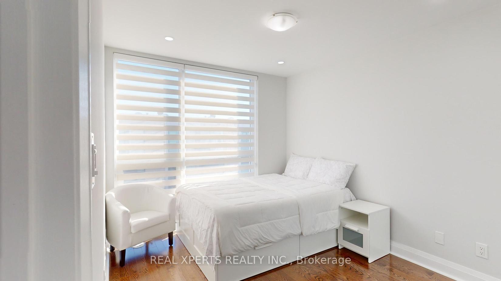 4 Bedrooms Condo at 90 Little Creek,  Mississauga For sale