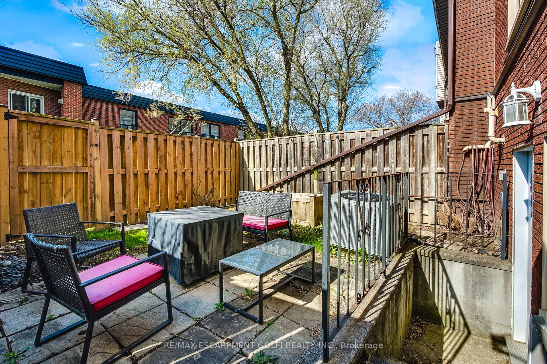 4 Bedrooms Condo at 23 WATSONS, Hamilton For sale
