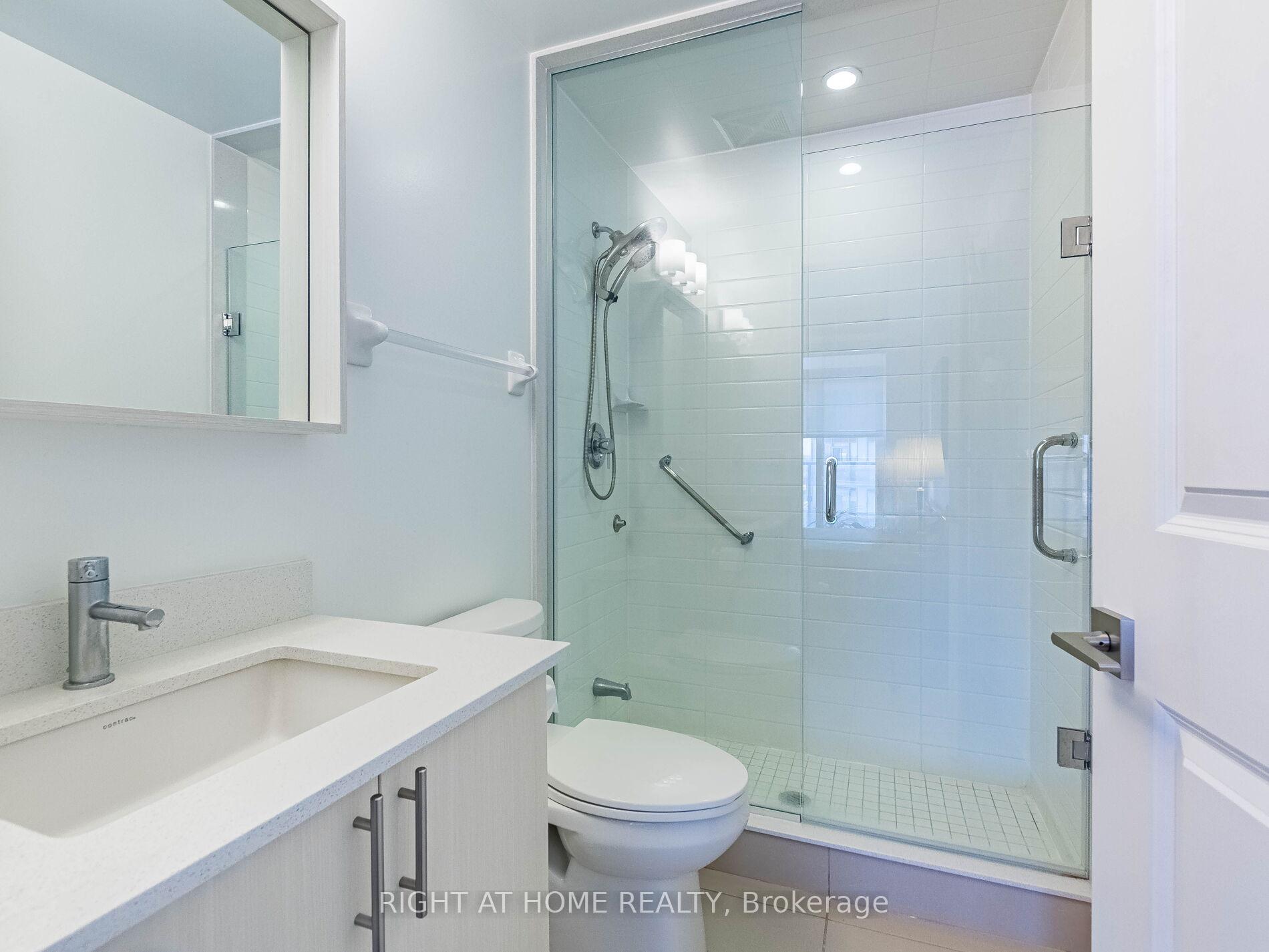 3 Bedrooms Condo at 4655 Glen Erin, Mississauga For sale