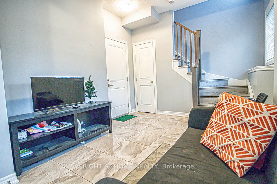 13 Waterview Drive, Hamilton, ON L8E 0J3