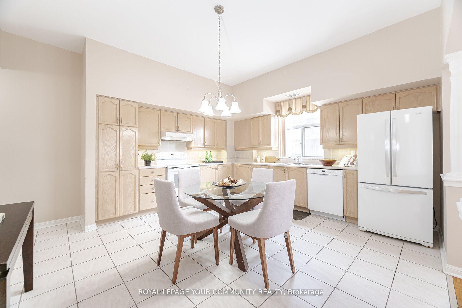 2 Bedrooms Condo at 2502 Rutherford, Vaughan For sale