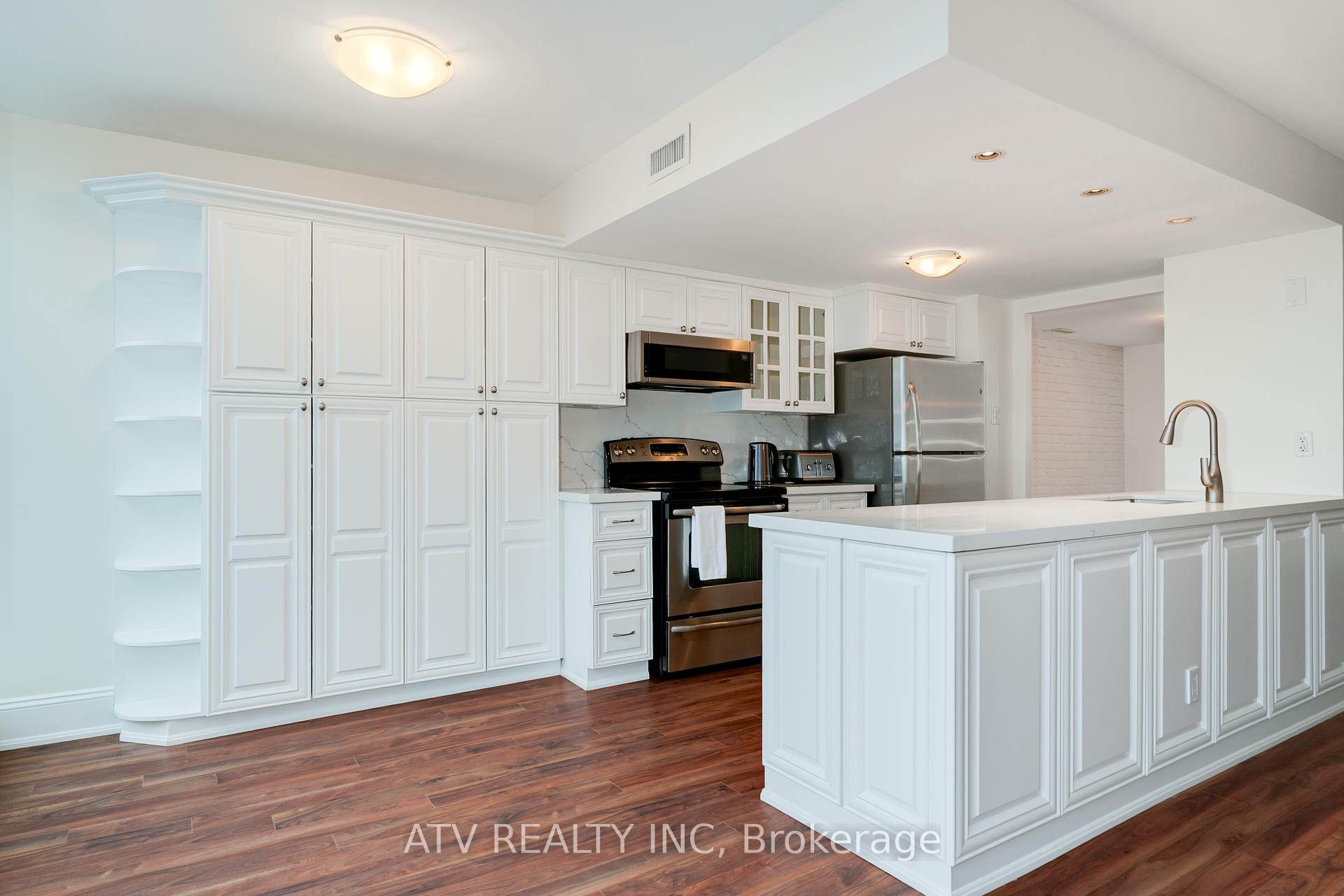 2 Bedrooms Condo at 30 Wellington,  Toronto For sale
