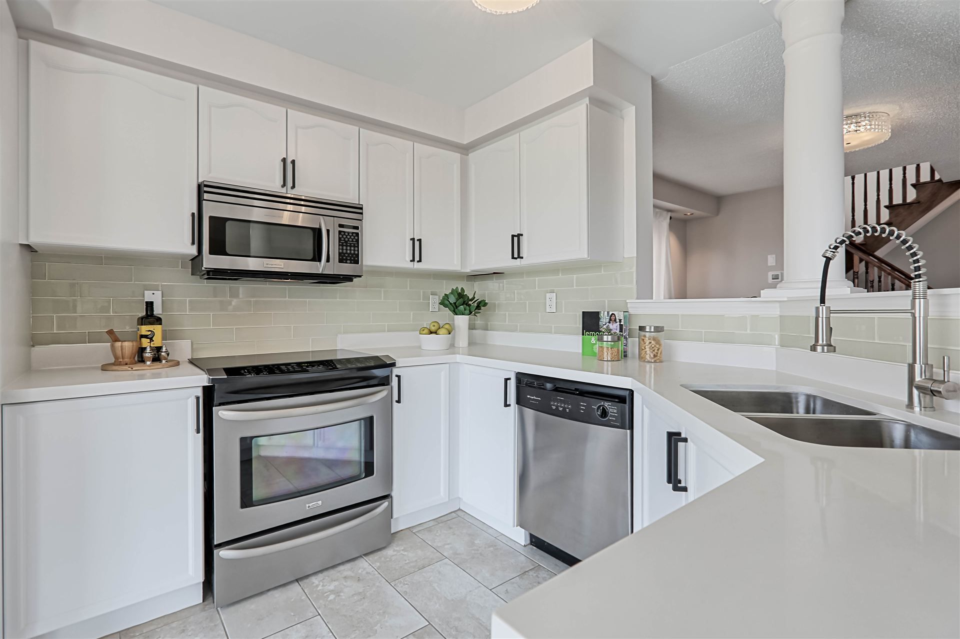 834 Mckay Crescent