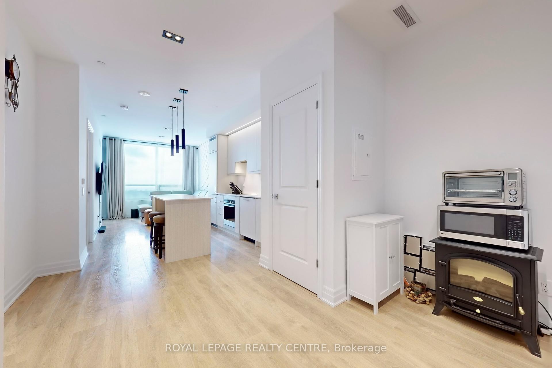 2 Bedrooms Condo at 36 ELM,  Mississauga For sale
