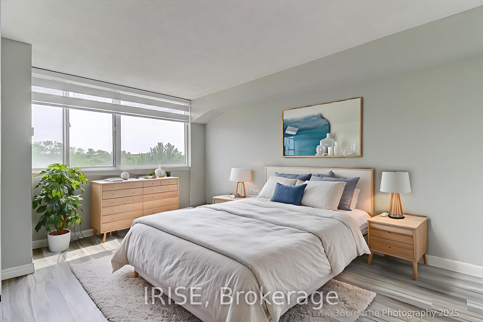2 Bedrooms Condo at 1001 Cedarglen, Mississauga For sale