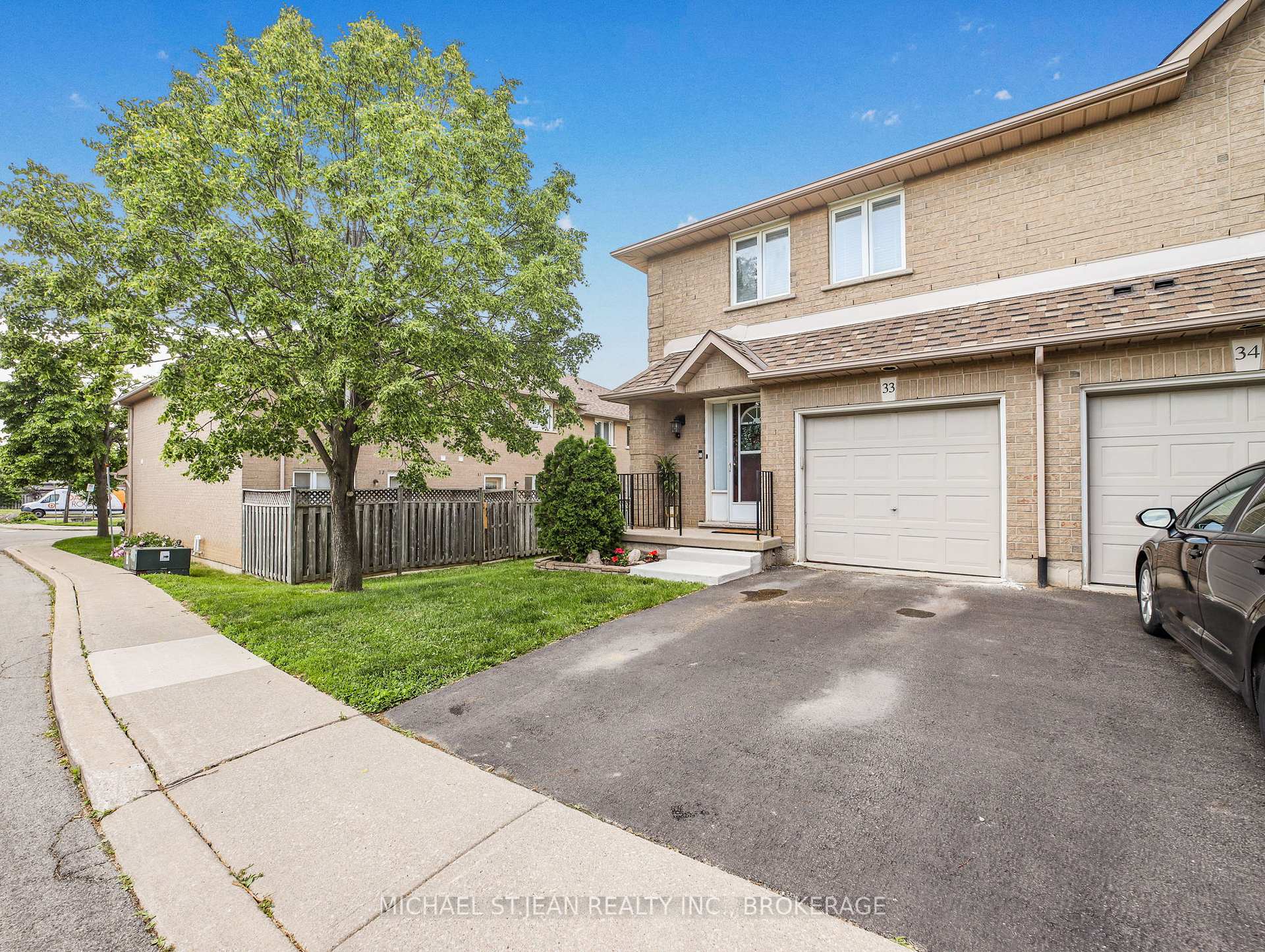 3 Bedrooms Condo at 1889 Upper Wentworth, Hamilton For sale