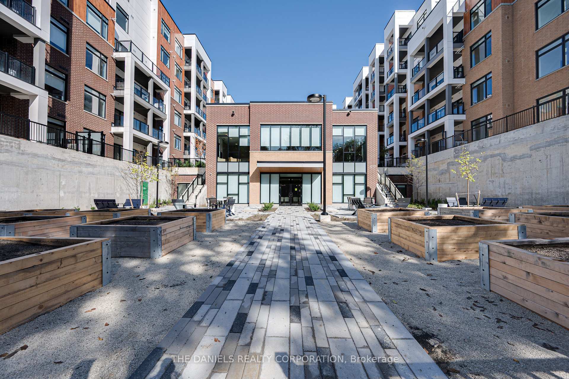 2 Bedrooms Condo at 165 Canon Jackson,  Toronto For sale