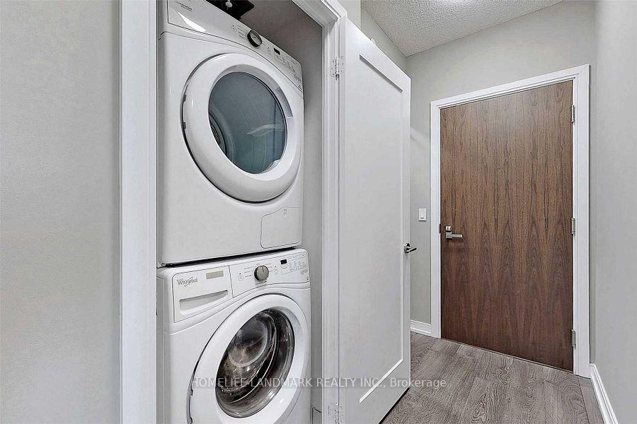 2 Bedrooms Condo at 255 Village Green,  Toronto For sale