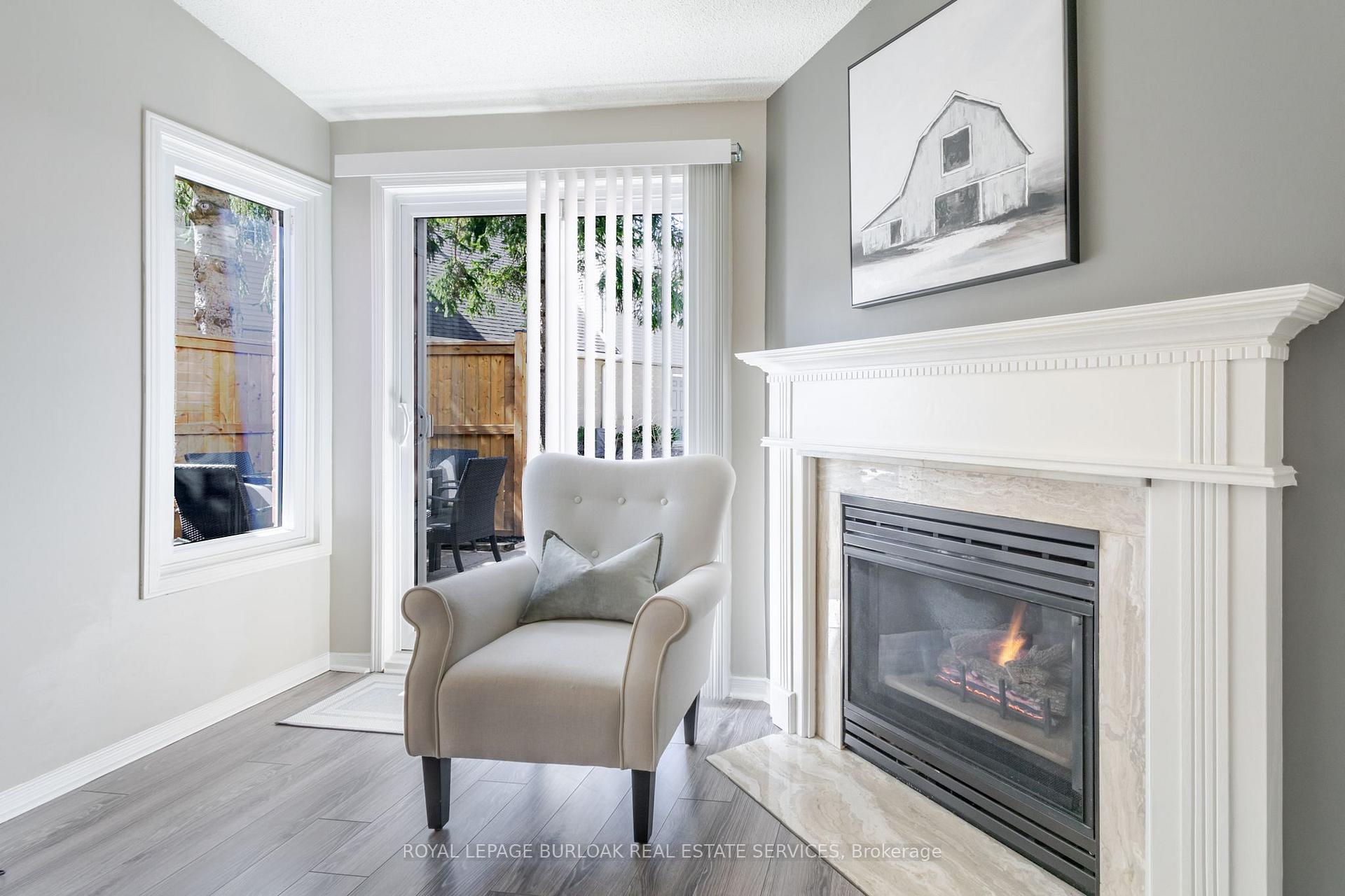 2 Bedrooms Condo at 2110 Cleaver, Burlington For sale