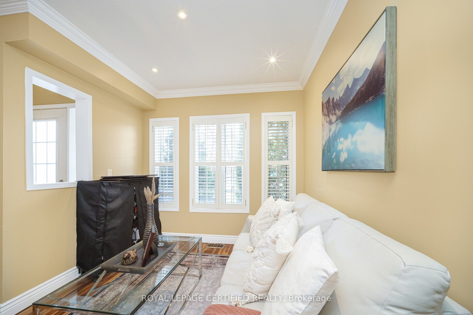 12 Sunnybrook Crescent