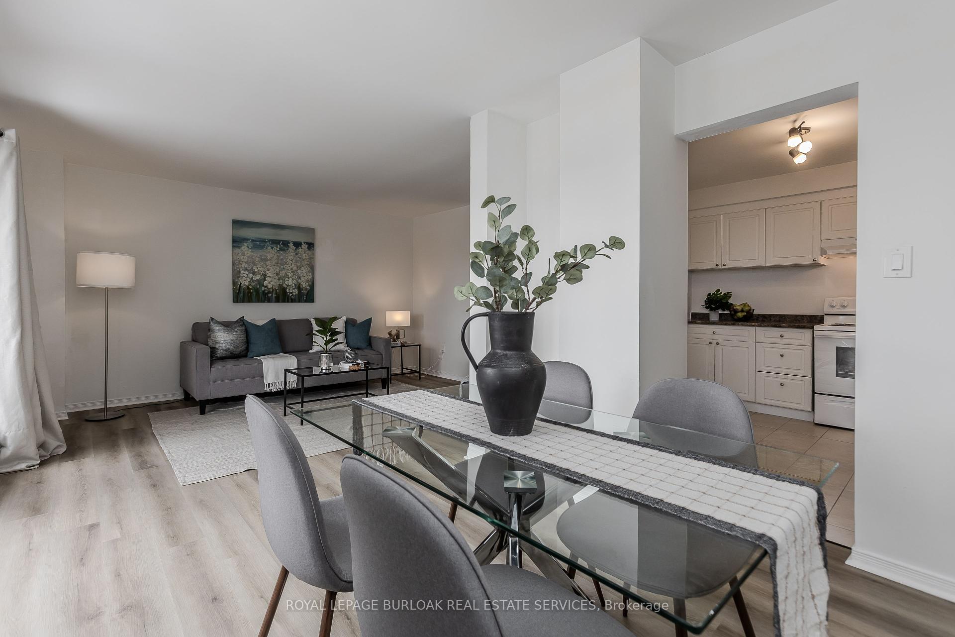 4 Bedrooms Condo at 25 Redbury, Hamilton For sale