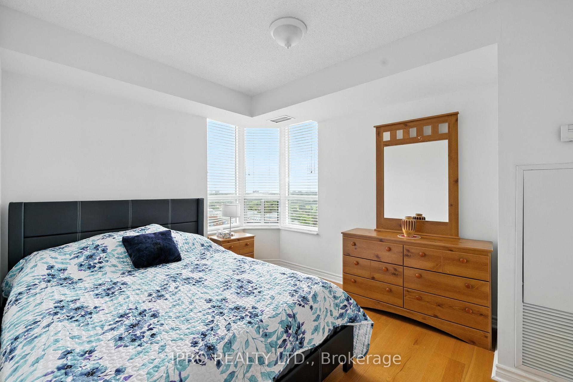 3 Bedrooms Condo at 61 Town Centre, Toronto For sale